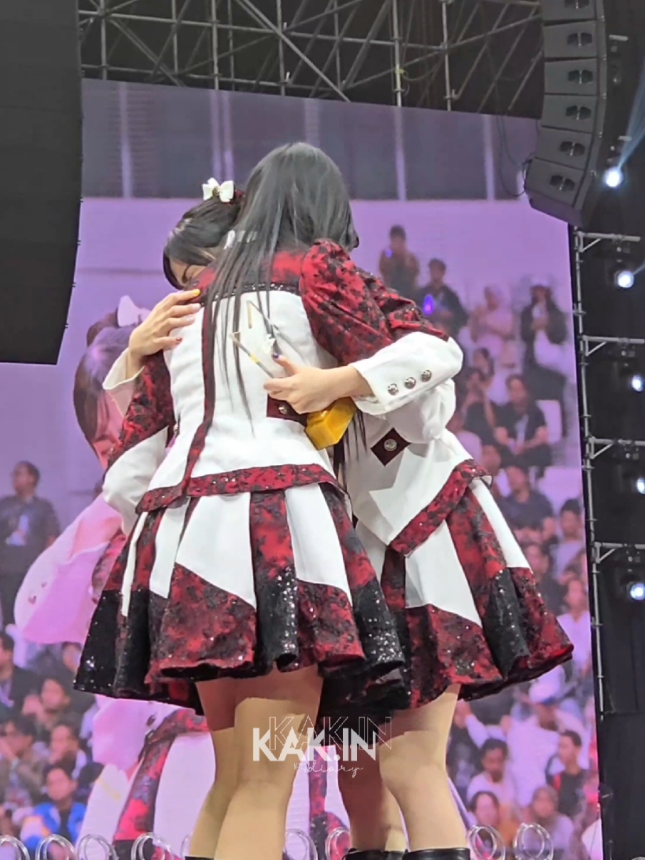 proud of you brok 😾 @jkt48.ella.a @jkt48.indira.s  #jkt48wonderland #jkt48 #ellajkt48 #indirajkt48 