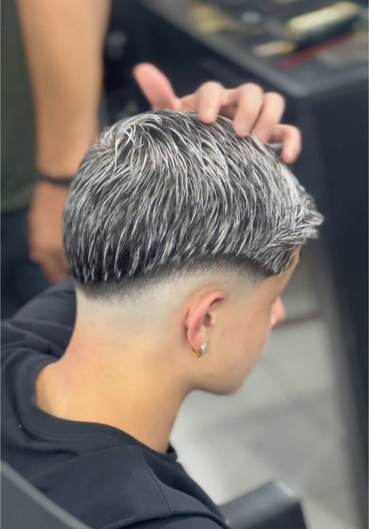 Luzes platinadas ❄️❄️❄️❄️ . . . #barbearia #fyp #luzesplatinadas #flyppppppppppppppppppppppppppppppp 