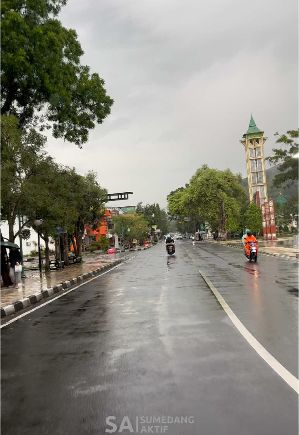 Cuaca hari ini gimana para wargi? Masih asing? Eh 🤭 #sumedang #sumedangaktif #jawabarat #jabar #rainyday #cuaca #sumedanghits 