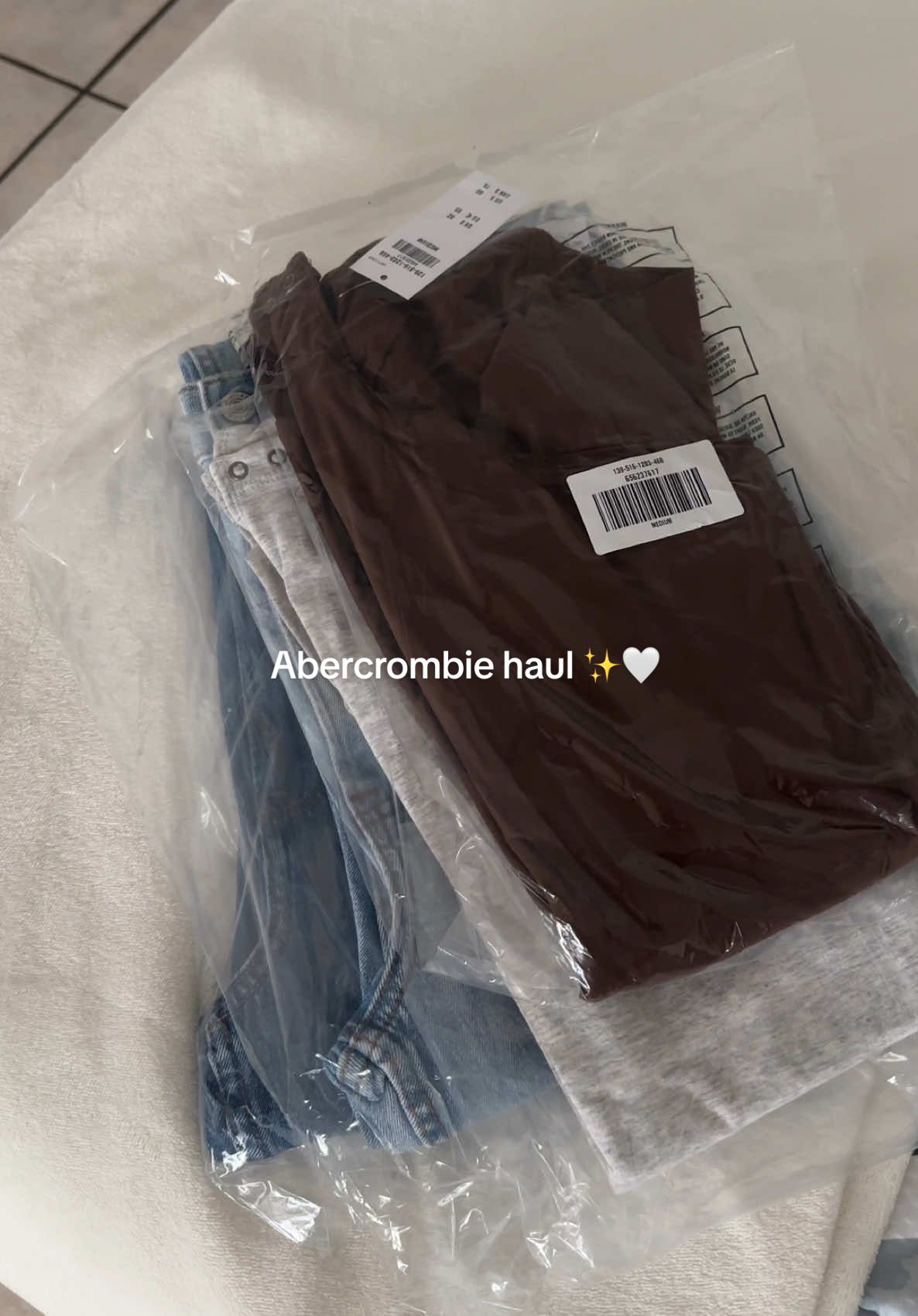 Some closet staples 🤍 #CapCut #abercrombie #abercrombiejeans #abercrombiehaul #abercrombiestyle #shoppinghaul #shopping #shoppingfun #bodysuit #fyppp #fypage #fy #fypシ゚viral 