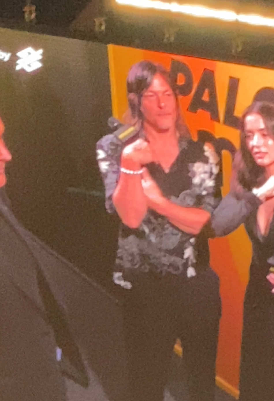 O dia que eu vi de perto o ator Norman Reedus, no Palco Omelete da CCXP. 🥹🥹🥹🥹 #daryldixon #normanreedus #thewankildead #CCXP #palcoomelete 