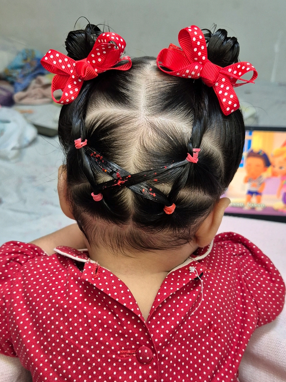 Mais uma inspiração de penteado Natalino para vocês, opção cabelo todo amarrado.  🎄🎀✨️❤️   . . . #fyr #penteadoinfantil #penteado #penteadosfaceis #fppppppppppppppppppp #virallllllllllllll #fyp 