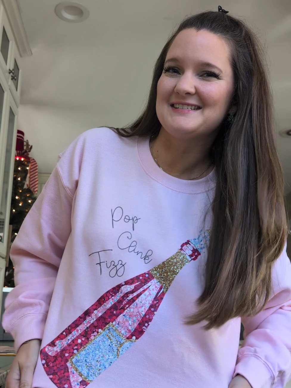 ADORABLE and comfy New Year's Eve sweatshirt 🥂🍾✨🎉  #Fashion #Newyears #Newyearseve #NYE #NYE2025 #Womensfashion #Winterfashion #TikTokShopCreatorPicks  #GiftGuide #TTSDelightNow 