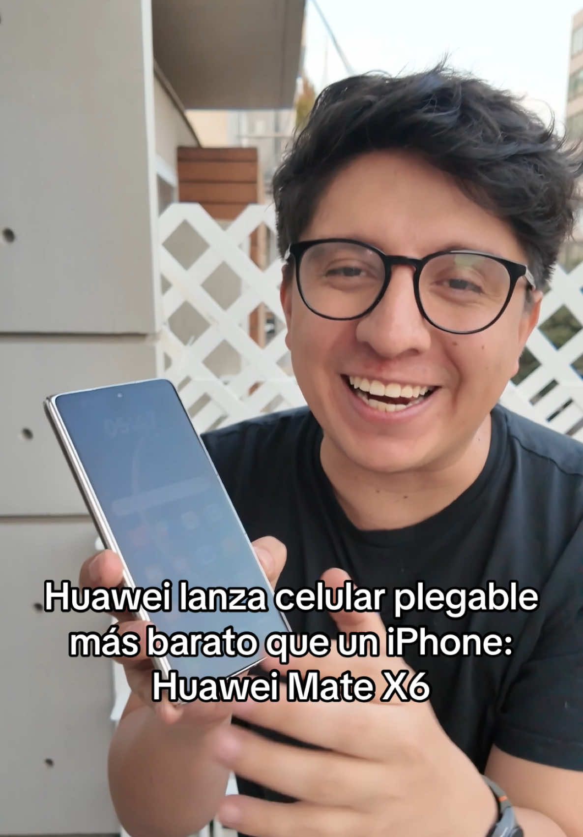 Huawei Mate X6 es el nuevo celular plegable cuyo precio sale hasta mejor que comprar un nuevo iPhone 16 Pro Max.  Características: - Pantalla LTPO OLED externa de 6.45”  - Pantalla LTPO OLED interna de 7.93” a 120 Hz y HDR  - Resistente al agua (IPX8)  - 512 GB de almacenamiento  - 12 GB de RAM  - 5110 MAh de batería - Carga rápida de 66W  - Cámara de 50 MP  - Procesador Kirin 9020 Muy bien hecho @Huawei Mobile Mx 