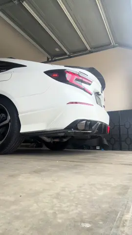 Morning cold start 👀#honda #10thgenaccord #sport #fypシ゚viral #fypage #borlaexhaust #tuned #downpipe 