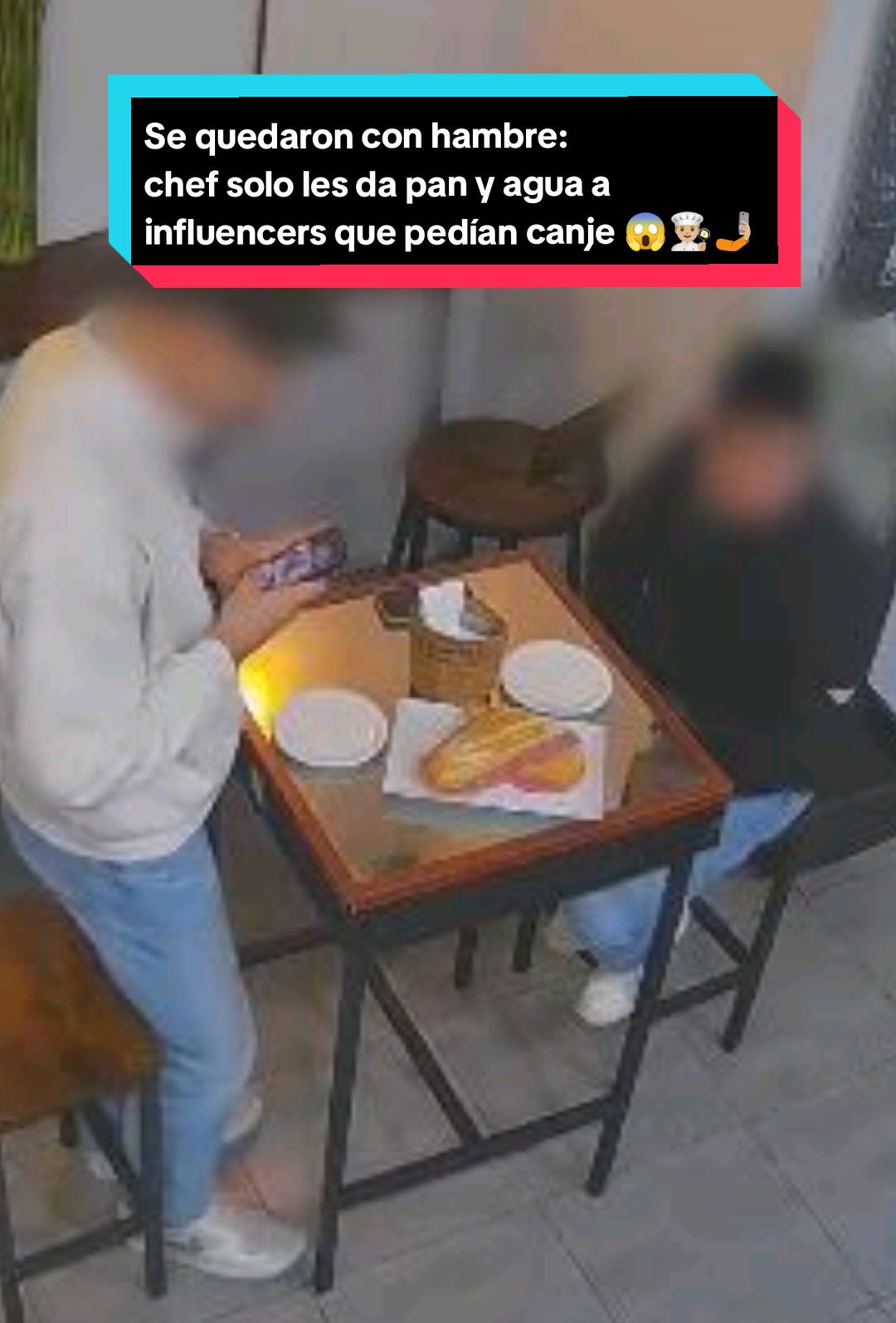 👨‍🍳😱🤳 En España, el #chef #SantiTemblador se vengó de creadores de contenido que pedían comida gratis a cambio de promoción en redes. Hizo que los #influencer se fueran avergonzados.