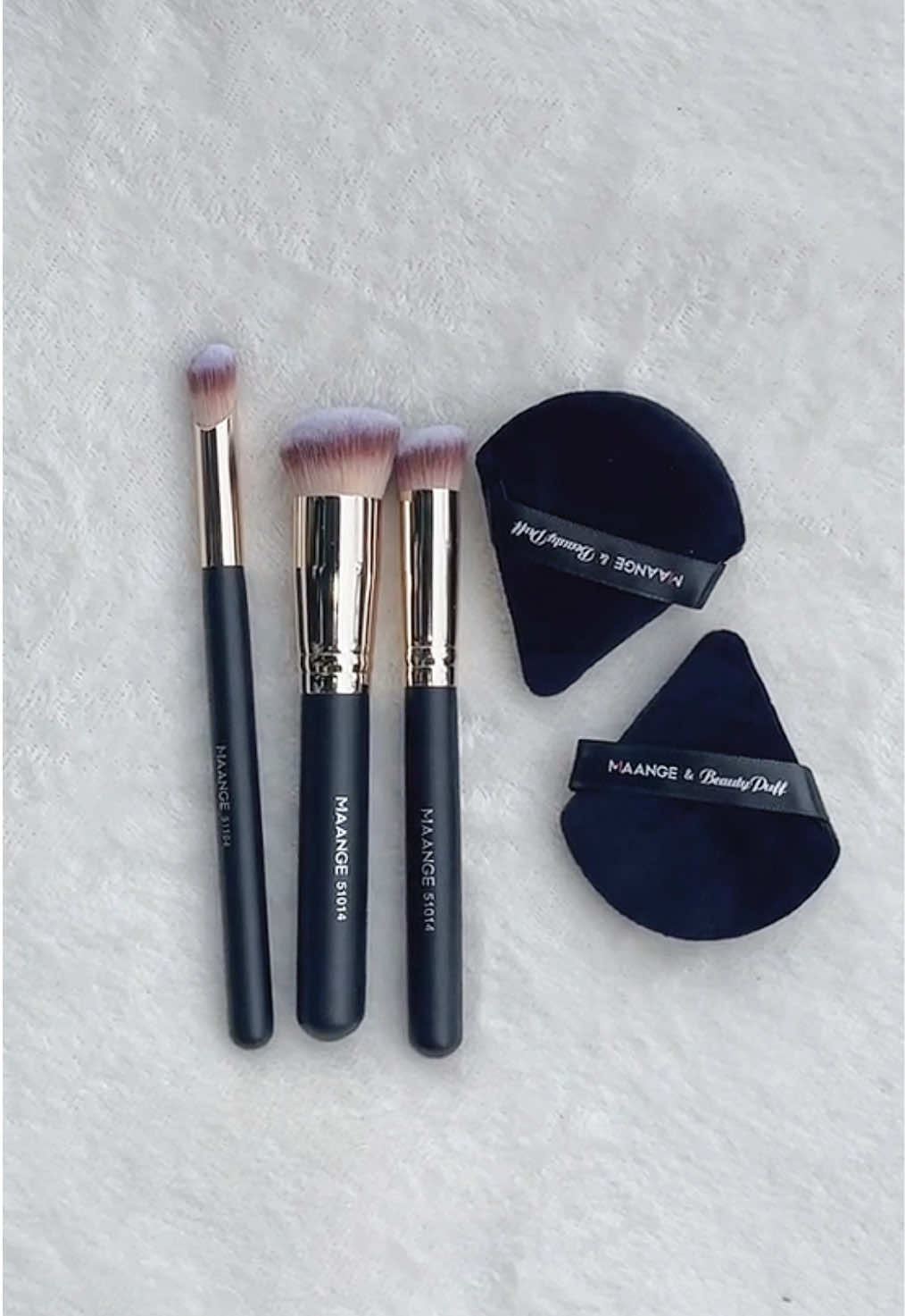 Affordable makeup brush yet good quality🥰✨ #makeupbrushes #makeupbrush #brushes #makeup #maangebrushset #brushset #TikTokShop