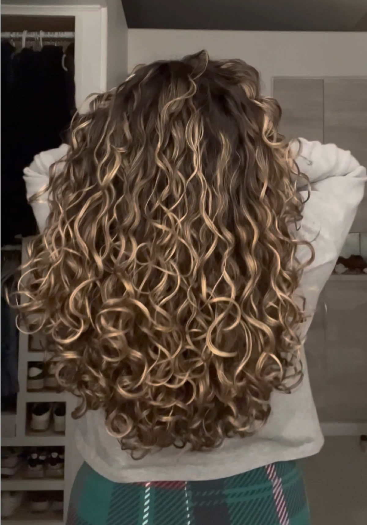 The beauty of curly hair❤️ * * * #creatorsearchinsights #curlyhair #curls #curl #curlygirl #hair #beauty #contentcreator #influencer #fyp #fypシ゚viral #foryoupage #xyzbca 