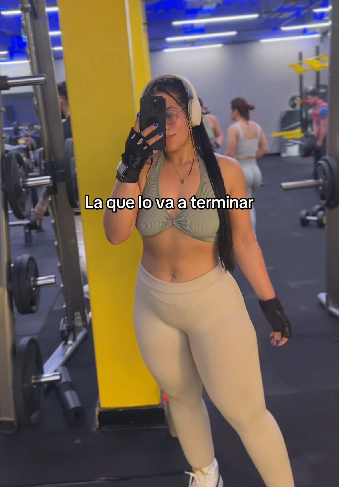 Un año de enfoque y disciplina🤌🏽✨ #grwmcurvy #girlcurve #gymrat #cambiofisico #weigthlossmotivation #weightlosstransformation #perdidadepeso 