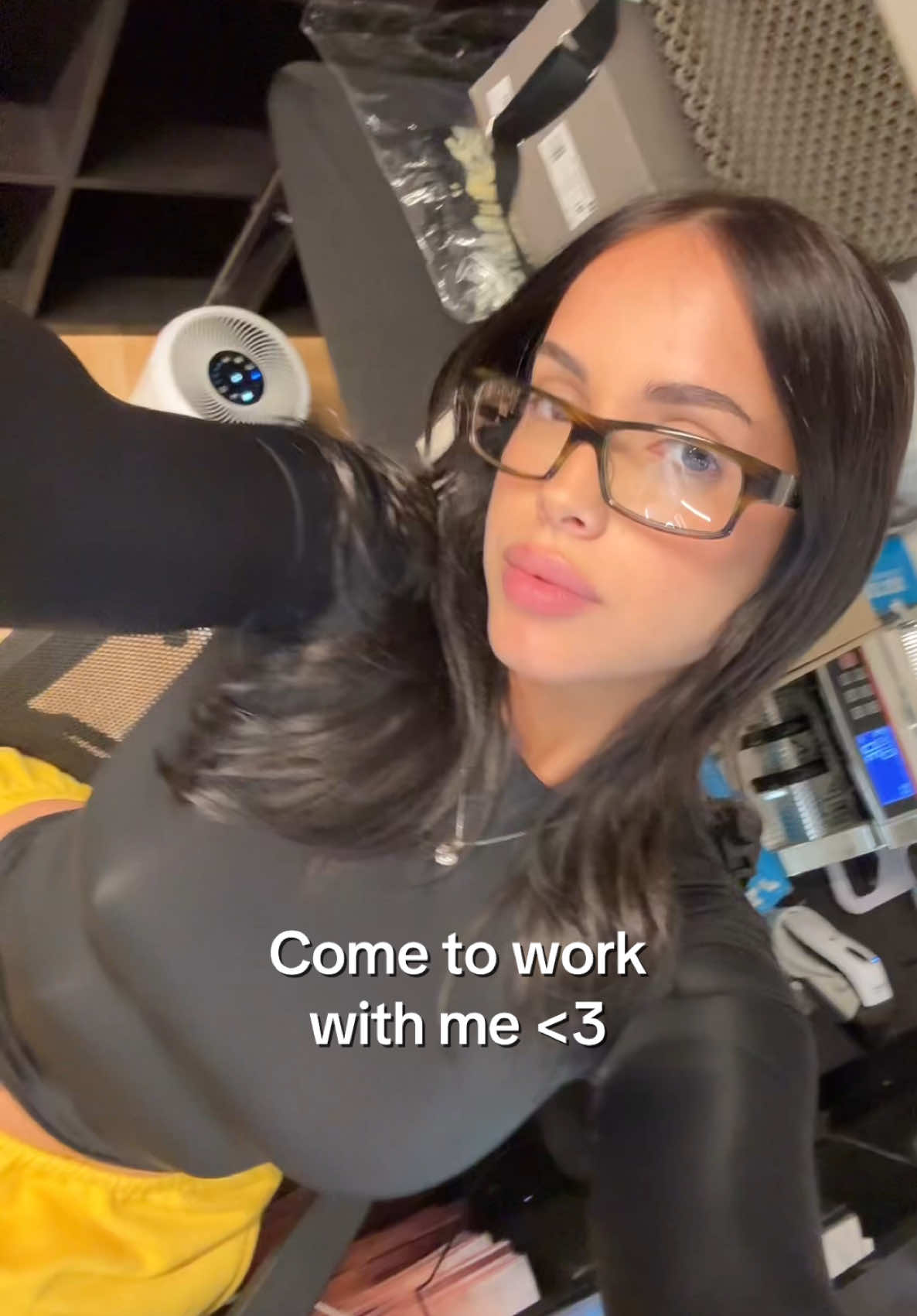 Working girl 🩷🩷🩷 #Vlog #workinghard 