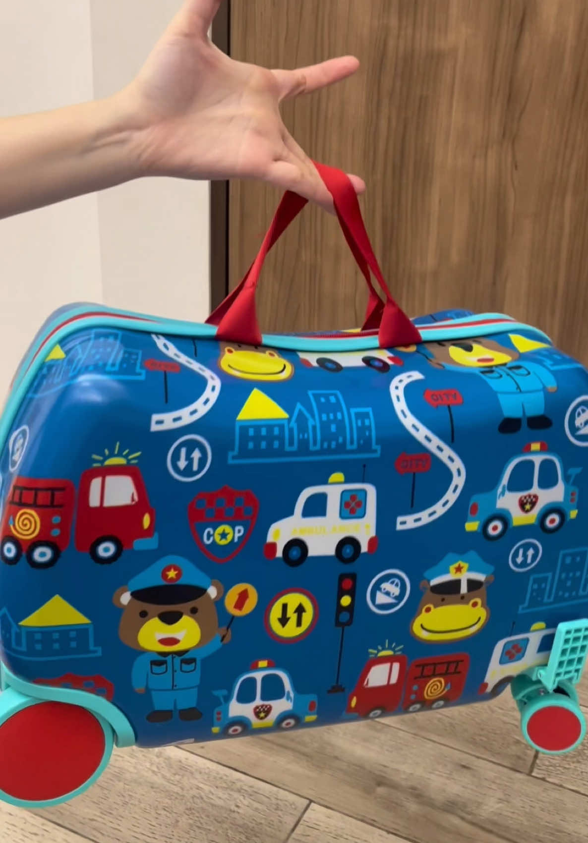 Kids’ luggage na pwedeng upuan!🎀 #kids #kidsoftiktok #tiktokfinds #tiktokfindsph #mybestmommylife 