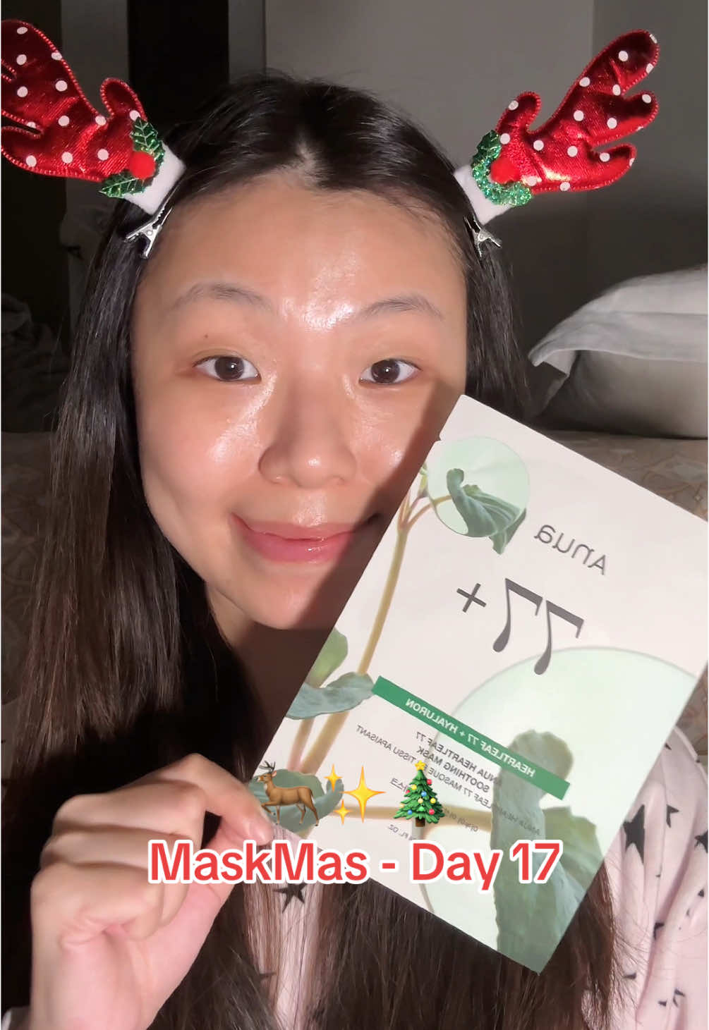 MASKMAS DAY 17 🎄✨ | anua heartleaf 77% soothing sheet mask 💚 @anua_global  #vlogmas2024 #christmas #skincare #kbeauty #koreanskincare #kbeautyskincare #skincareroutine #mask #facemask #koreanmask #koreanfacemask #sheetmask #sheetmaskreview #maskdiaries #maskmas #maskchallenge #anua #anuaheartleaf77 #anuaheartleaf77toner #anuaheartleaf #anuamask #glowskincare #glowskintips #glowskin 