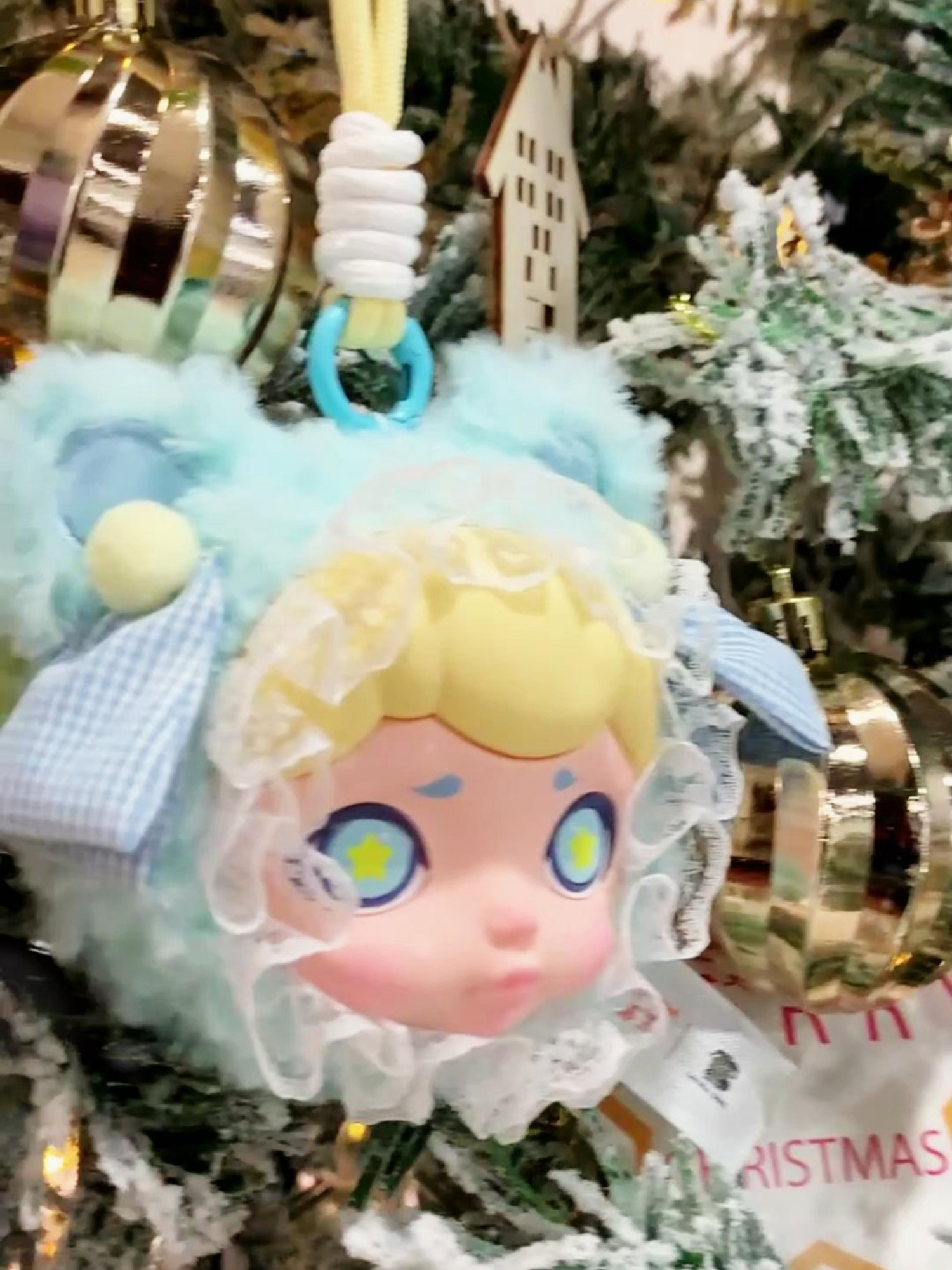 💗LAURA’s Winter Tea Party Earphone Case—Fluffy, soft, and with a handy strap for hanging🎗The zipper pocket for your earphones—your new winter accessory✨ Release date:2024/12/19#toycity#toycitylaura #laura #plushtoys #blindbox #earphonecase #pendants