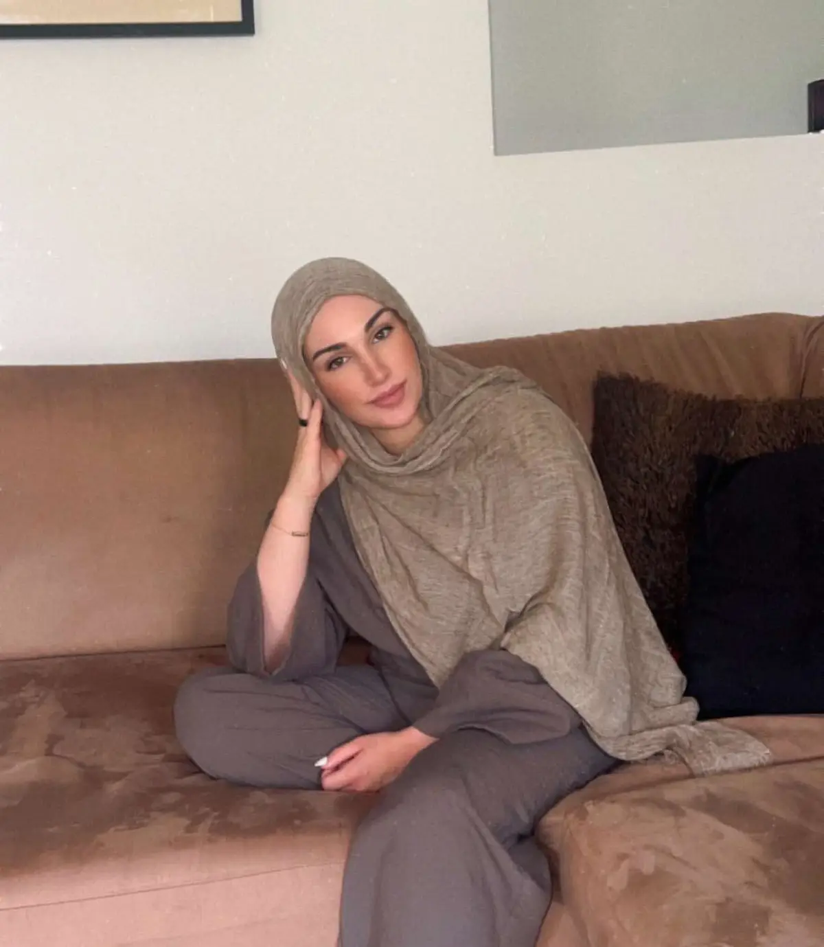 Happiness ✨ Hijab from @banīn in shade warm coffee  #fyp #fyf #portuguese #quotes #qotd #OOTD #ootdhijab #modestfashion #sydney #viral #hijabinspiration #outfit #hijabioutfits #realtalk #relatable #modestoutfits #hijabgirl 