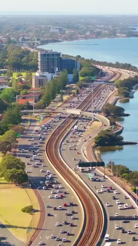 What’s your go-to Perth route during the morning rush? This view shows the beauty and chaos of starting the day in the CBD. 🎥 credit to: @skyperth 💫  #welcometoperth #perth #westernaustralia #perthcity #westisbest #fyp #tiktokperth #dronevideo #perthwa #cityofperth