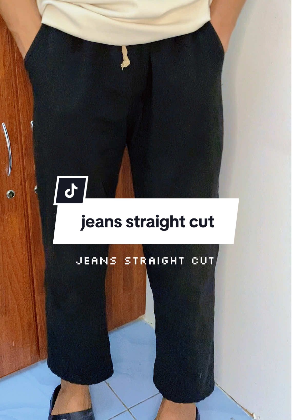 pakai kasut/selipar pun sangat matching..yang penting style + selesa 🙌🏻✨ #jeans #straightcutpants #seluarstraightcut #seluarviral #viral 