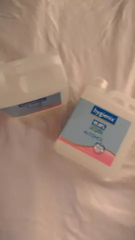 One-liter non pump Hygienex Alcohol with 99.99% kill germs and a moisturizer.  Go check out my yellow basket!🛒🧿✨@hygienix  #affliate #newaffiliate #affiliatemarketing #fypシ #fypシ゚viral #fypage #foryourpage #hygienixalcohol #affliatetiktok #ConSantanderConecto 