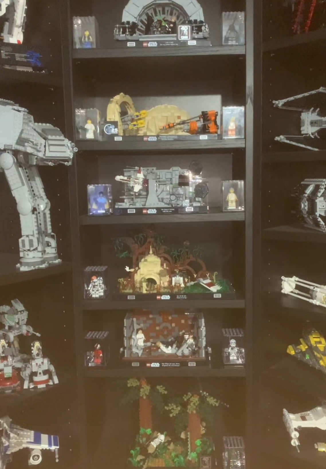 Lego Star Wars diorama collection #lego #starwars #starwarslego #legostarwars #legoset #lucasfilm #disney #25yearsoflegostarwars #returnofthejedi40thanniversary #thephantommenace #anewhope #empirestrikesback #returnofthejedi #episode1 #episode4 #episode5 #episode6 #anakinskywalker #lukeskywalker #yoda #princessleia #stormtrooper #scouttrooper #r2d2 #darthvader #emperorpalpatine #legobricks #legocollector #starwarsnerd #brickbuilder #playwell #austinbrickco 