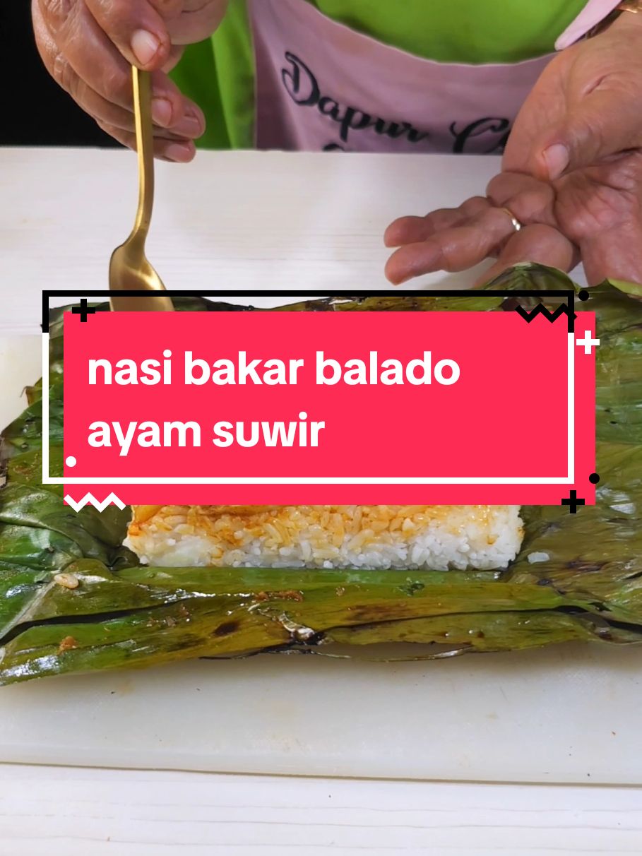 Nasi bakar balado ayam suwir.. Ini sih 1bungkus pasti kurang.. Gurih pedes manis nyampur jadi satu.. Ditambah dengan aroma daun pisang dan kemangi.. Semakin nikmat sekali.. Cocok buat bekal sekolah, kerja atau piknik #nasibnya #naskar  #nasibakarenak #nasibakarayam #nasi #ayambalado #ayamsuwir #nasibungkus #fypシ #dapurcantikchannel  #hack_nasibakarayamsuwir  RESEP NASI BAKAR BALADO AYAM SUWIR - 500gr paha ayam - 1sachet desaku bumbu balado larutkan dgn 250ml air - 1sdm gula pasir - ½ sdt garam - Daun pisang - Daun kemangi Bahan Yang Dihaluskan - 8siung bawang merah - 1bj tomat merah Bahan Merebus Ayam - 1ltr air - 1scht desaku marinasi Happy Cooking Dapur Cantik Channel