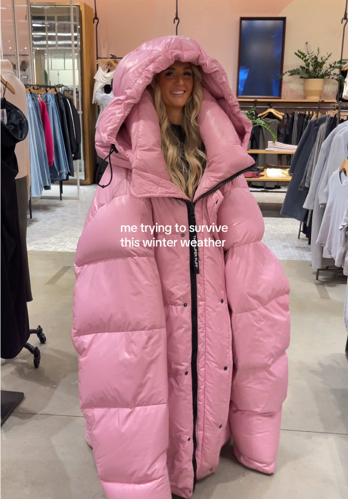 Like IM COLD! 🤣🎀🥶 @Aritzia #aritzia #nyc #newyorkcity #nycchristmas #memepuff #giantsuperpuff #aritziasuperpuff #aritziaoutfits #pufferjacket #Lifestyle #newyork #winter #winterweather 