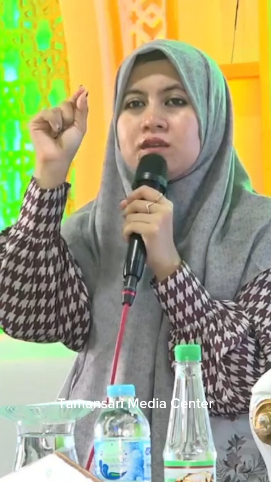 Taat, Ilmu Manfaat. #santri #pondokpesantren #ningsheilahasina #kajianislam #fyp #santriputri #trendingvideo #kyai #nyai #guru #santripondok 