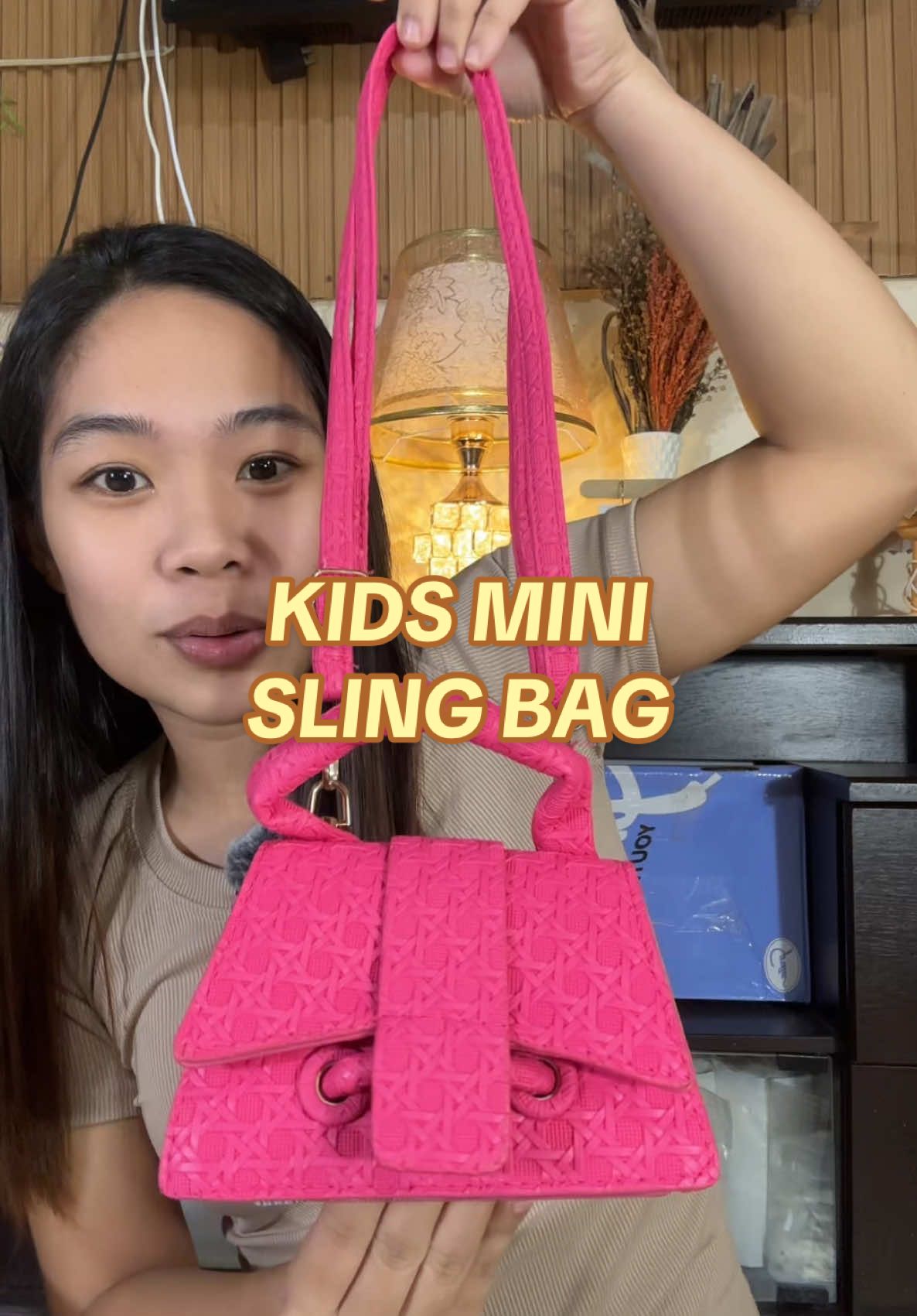 ₱185 lang yan at available sa ibang kulay. #minislingbag #kidsminibag #slingbag #minibag 