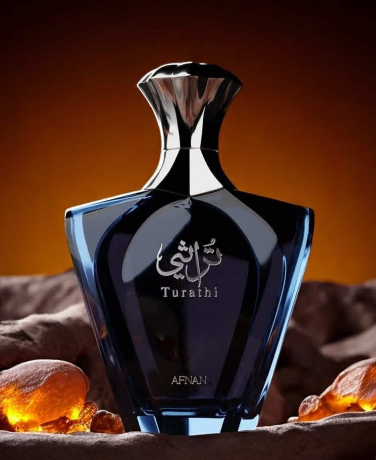 Afnan Turathi Blue es una fragancia amaderada especiada que destaca por su frescura y profundidad. Es un perfume que combina notas cítricas brillantes con un corazón especiado y una base amaderada, creando un aroma elegante y sofisticado. #afnanparfum #afnanturathi #afnanturathiblue #turathiblue #turathiblueafnan