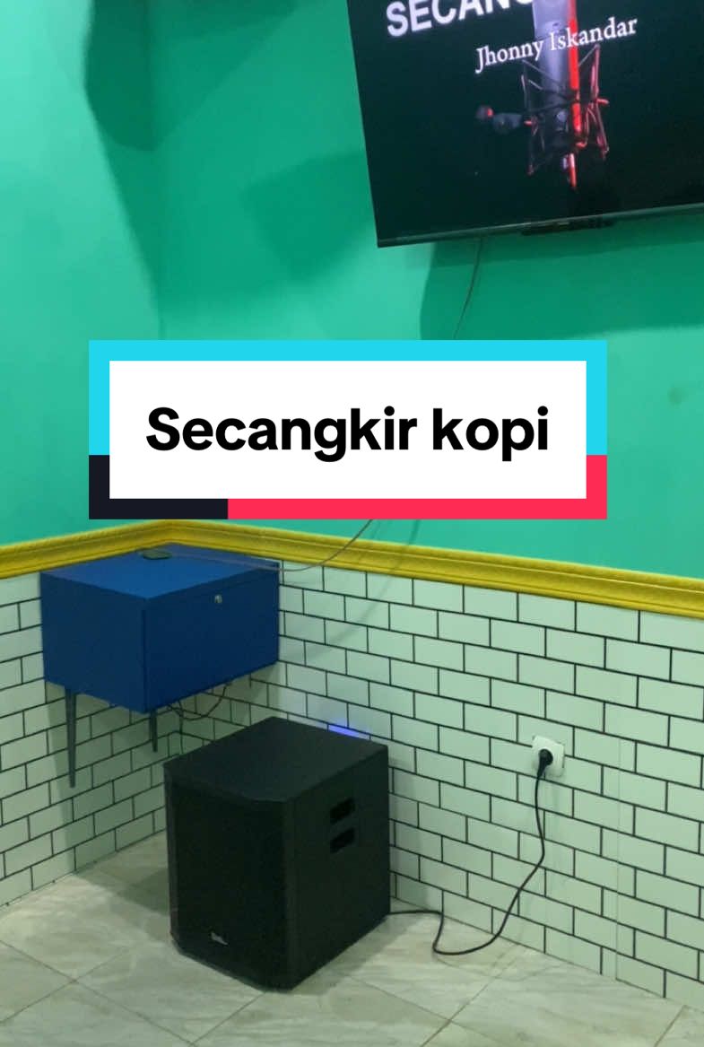 Lokasi: Pantai sigandu batang, belakang cafe lamima.... karaoke perjam 60k murah meriahh bosku #karaoke #pantaisigandubatang #asiakaraoke 