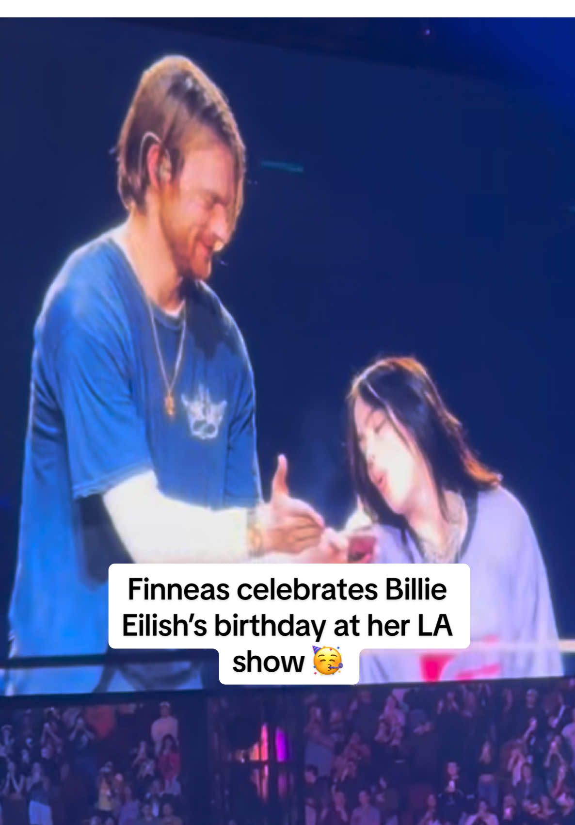 @FINNEAS celebrates @BILLIE EILISH’s birthday at her LA show 🥳 #finneas #billieeilish #livemusic #birdsofafeather #birthday #happybirthday 