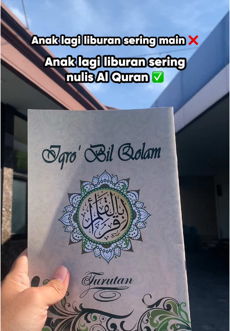 lagi liburan si kecil jadi nambah kegiatan positif dengan menulis Al Quran 🥰 #iqrotulis #menulisalquran #iqroanak #juzammaanak #alquran #alqurantulis #alqurantulissendiri