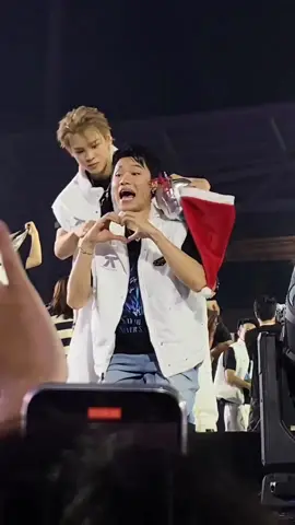 Đã hơn 1 tuần trôi qua và tôi vẫn lụy cái hôn này của OTP 😭😭😭 Vid của bạn @pannsiien trên Threads ạ, đội ơn bạn ngàn lầnnnn #thainganquangtrung  #quangtrung  #phamdinhthaingan  #anhtraisayhiconcert2024  #tiktok     
