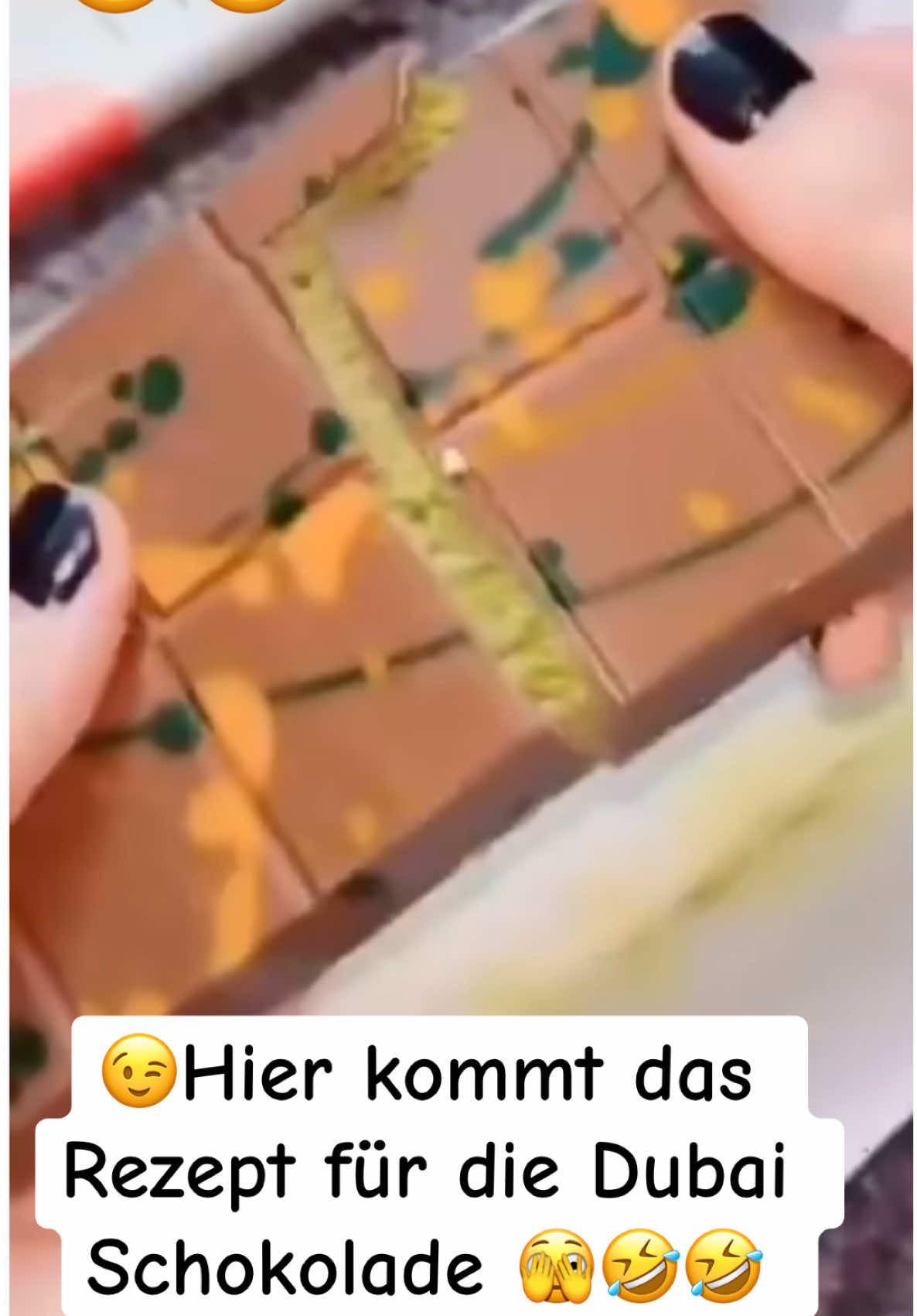 Rezept für Dubai Schokolade 😂😂🫣😂😂#rezept #dubai #dubaischokokade #funnytiktok #allesnurspaß #4you @Lea Schön @mynameisnesho 