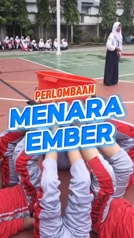 Perlombaan seru menara ember yg berisikan air dengan kerjasama tim saling menopang dan berlomba melepas kaos kaki satu persatu sampai semua tim terlepas dengan cepat dengan mempertahankan posisi menara agar tidak terjatuh. #permainanseru #lombaclassmeeting #classmeeting #classmeet #gurumuda #gurupenjas #pjokasik #pjokseru #pjokmenyenangkan #gurukontenkreator #permainan #menaraember 