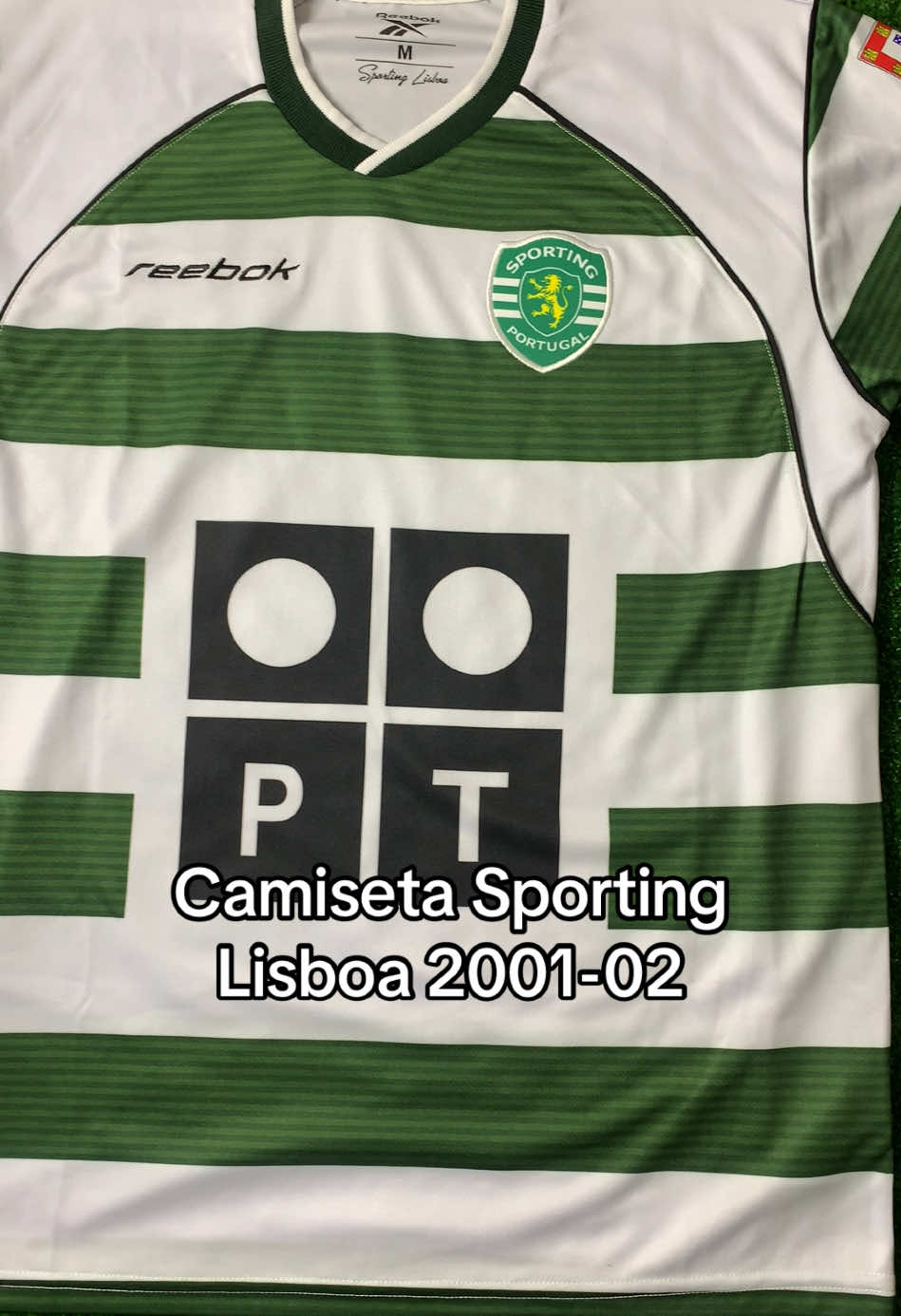 Camiseta Sporting Lisboa 2001-02 Disponible con el dorsal de Cristiano Ronaldo en su debut en el Lisboa 🐐 Tallas S M L y XL disponibles Envíos a todo el Perú 🇵🇪 Pídela con nosotros 💯 #cristianoronaldo #ronaldo #cr7 #siu #sportingcp #sportinglisbon #sportinglisboa #cr7cristianoronaldo #cr7fans #camisetasdefutbol #camisetasretro #retro #vintage #siuuuu #misterchampions #championsleague #enviosatodoelperu 