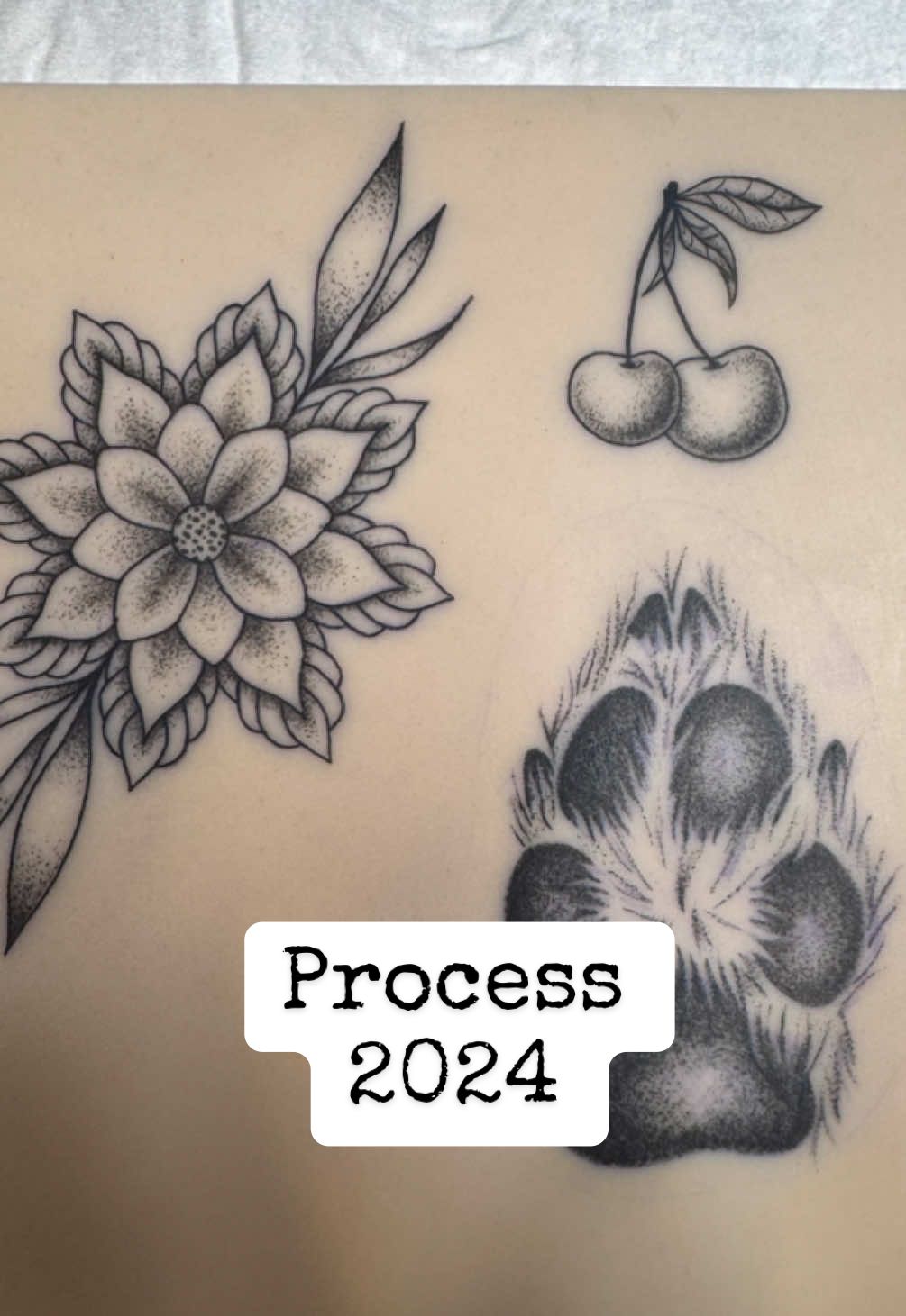 So grateful for everything I achieved this year! ✨ #BeginnerArtist #TattooApprentice #DarkSideBodyArt #ComeToTheDarkSide #Hannover #TattooGermany #Wannadoos #findeaño #progress #cheyennetattooequipment #tattoosupply #apprenticeship #fyp 