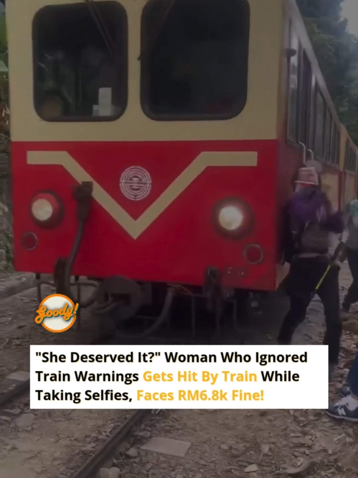 ❗️TW❗️ A 55-year-old woman in Taiwan's famous Alishan area ignored safety warnings 📣and ventured onto the railway tracks to take photos, resulting in a tragic accident. Too focused on posing for her shots🤳, she was struck by an oncoming train, fracturing her left leg🦵. The shocking incident was caught on video and quickly went viral online. The footage shows the woman attempting to pose next to the moving train for a picture. Despite the loud and continuous horn blasts from the train, she appeared unfazed and kept posing. However, in the next moment, the train struck the right side of her body, sending her spinning to the ground. The scene was both horrifying and dangerous, prompting bystanders to rush to her aid. According to MSN, the video has been shared widely by international media, including the UK’s Daily Mail and outlets in Thailand and Greece. Many netizens commented on the incident, saying, “This is terrifying” and “Taking selfies in such dangerous spots is reckless.” The Alishan Forestry Railway and Cultural Assets Management Office confirmed that the woman will face a hefty fine under railway regulations. Additionally, the tour agency responsible for her trip had a history of allowing participants to roam freely near the tracks. The authorities are investigating, and the woman could be fined between NT$10,000 and NT$50,000 (approximately RM1374 to RM6871). While it’s great to capture beautiful memories during your travels, always prioritize your safety while taking photos! Credit: @goody25_official  #alishan #taiwan #train #selfie #dangerous #goodymy #goody