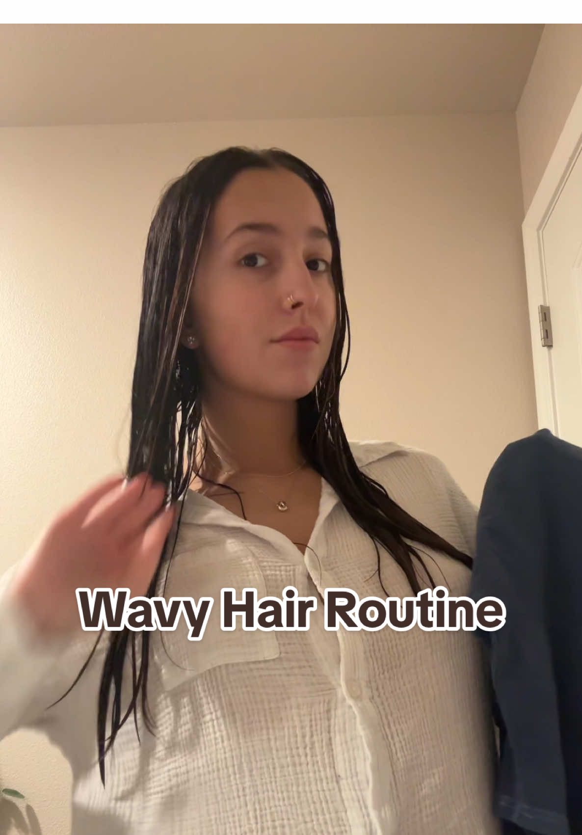 Product recomendations appreciated! <3 #wavyhairroutine #wavyhair #hairroutine #haircareroutine #hairproducts #nightimeroutine #nightinmylife #curlyhairroutine #hairtok #hairtutorial #fyp 