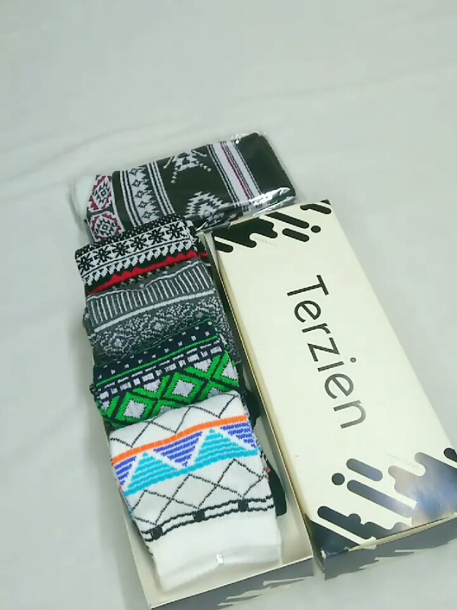 Kaos kaki motif tribal ini udah siap dikirim lho! Kamu bisa pesan disini atau cek variant lain nya di Terzien  #kaoskaki #kaoskakipendek #kaoskakipanjang #footwear #casual #fyp #promo #sale #formal #kaoskakibahan #kaoskakimotif 