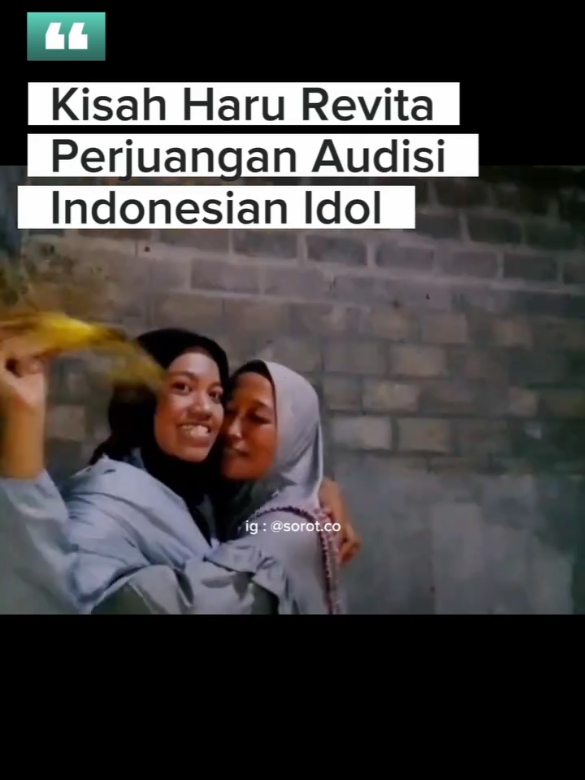 Kisah Haru Perjuangan Revita yang Lolos Audisi Indonesian Idol Revita Purnama Sari, remaja asal Kabupaten Gunungkidul, DIY, berhasil mendapatkan golden ticket untuk tampil di panggung Indonesian Idol. Revita merupakan warga Padukuhan Nitikan Barat, Kalurahan Semanu, Kapanewon Semanu. Ia merupakan murid SMK Negeri 3 Wonosari yang kini masih duduk di bangku kelas X. Dengan karakter vokal yang khas, Revita berhasil memukau para juri Indonesian Idol, seperti Bunga Citra Lestari, Judika, Maia Estianty, dan Anang Hermansyah dengan menyanyikan lagu berjudul Rumah, milik Salma Salsabil. Disamping dia melakukan kegiatan belajar, Revita juga memukau para juri dengan perjuangannya dalam membantu perekonomian keluarga. Saat bersekolah, dia sambil berjualan keripik yang dijajakan kepada teman sekolah dan orang-orang sekitar sekolah. #indonesianidol  #gunungkidul #jogja24jam #viral #fyp 