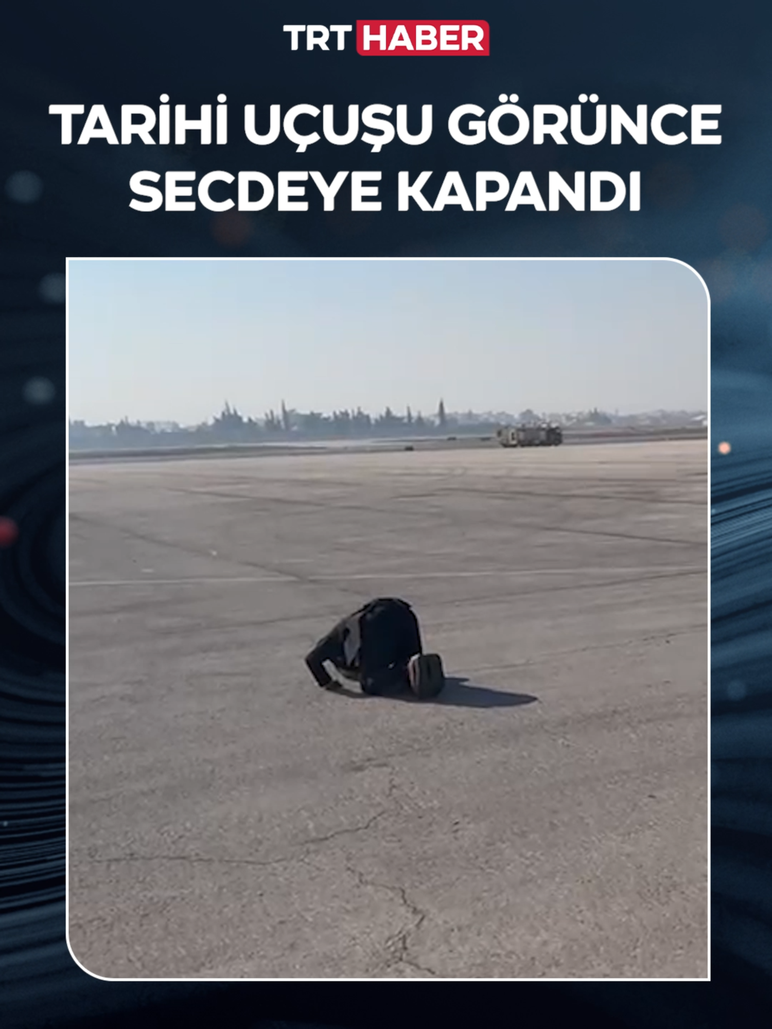 Halep Havalimanı Müdürü tarihi uçuşu görünce secdeye kapandı... Özgür Suriye'de gerçekleşen tarihi Şam-Halep uçuşundan görüntüler sadece TRT Haber'de... #suriye #şam #halep