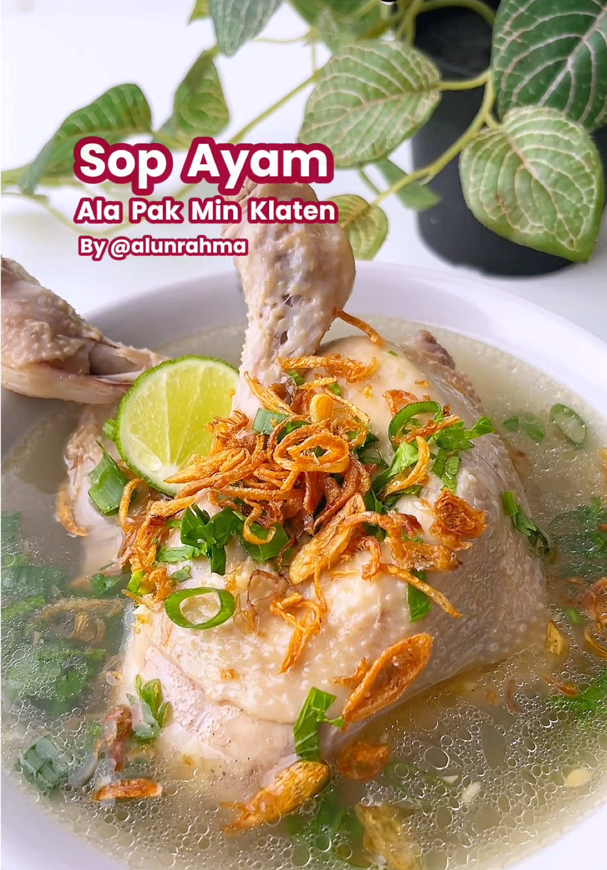 Save Aja Dulu ❤️ - Resep Sop Ayam ala Pak Min 🔥 Bahan-Bahan : 1 ekor ayam kampung/pejantan 8 bawang putih, geprek 10 bawang merah, geprek 1 ruas jahe, geprek 1 batang sereh, geprek 1 sdt ebi kering 2 liter air 2 lbr daun salam 1 batang kecil kayu manis 7 buah cengkeh 4 kapulaga 2 batang daun bawang 2 batang seledri 1/3 sdt pala 1 sdt lada 2 sdt garam 1 sdt gula 1/2 sdt kaldu ayam bubuk 1/2 sdm bawang merah goreng Selamat mencoba 🫶🏻 #sopayam #sopayampakmin #supayam #olahanayam #olahanayamalun