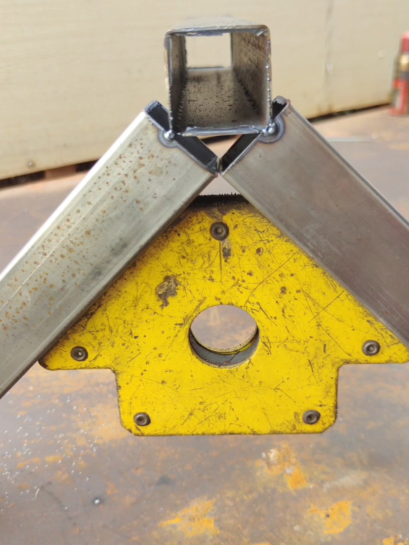 Welder's smart idea in cutting 3-way square tubes #fabrication #welding #metalwork 