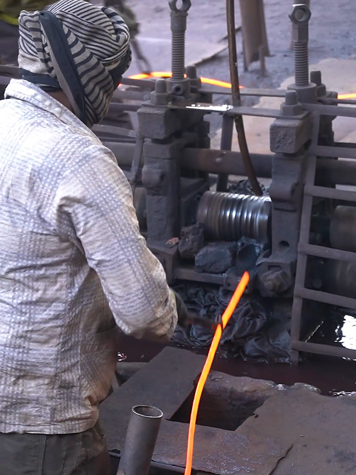 How We Manufacture High-Quality Iron Rods in Our Factory