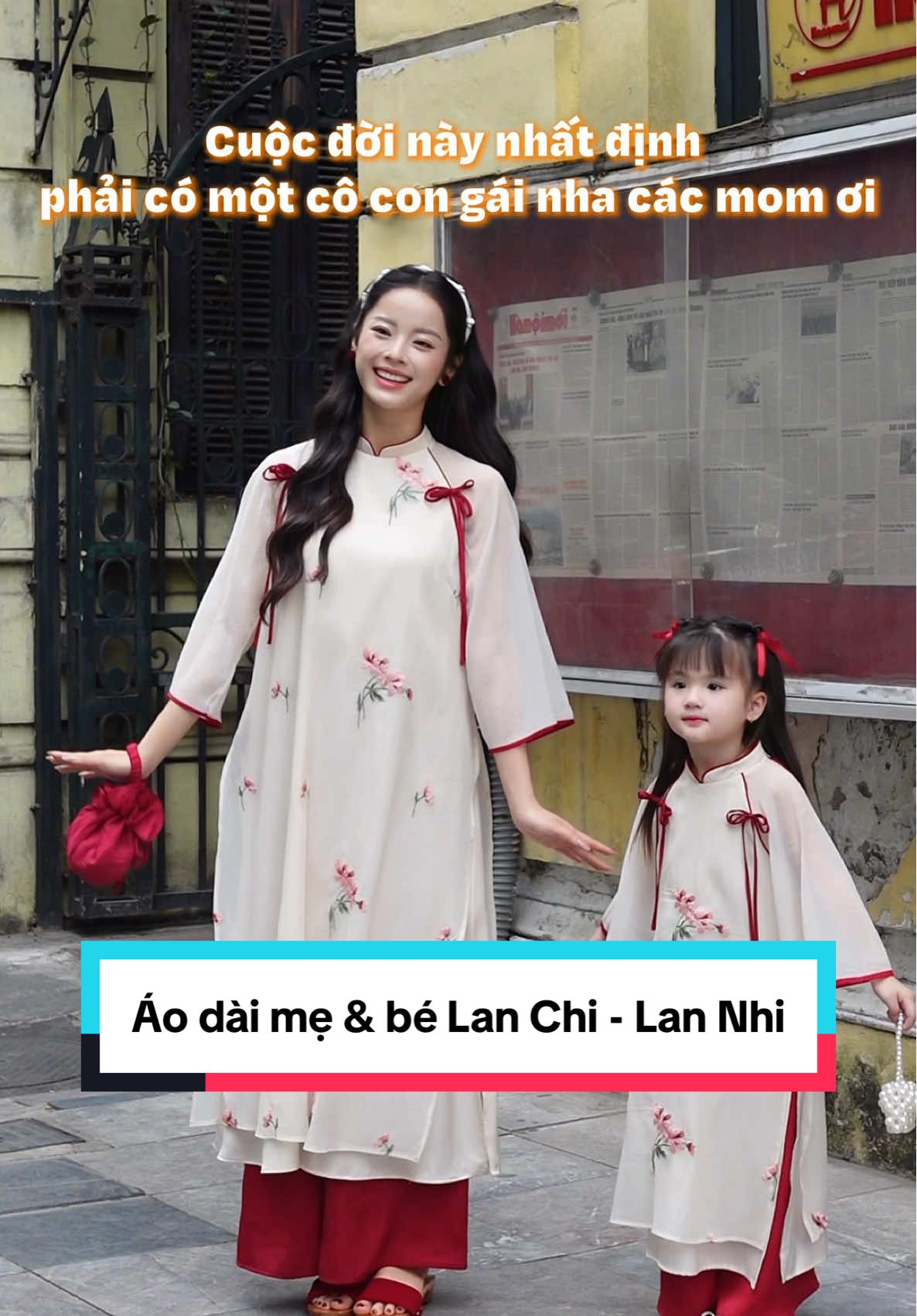 Xúng xính mẹ con diện áo dài đôi đón Tết 🥰 #lamme #lammeghelamme #mebau  #aodaivietnam #aodaicuoi #aodaicachtan #aodaimebau #vaybau #landaulamme #mebaumacgi #thoitrangmebau #outfitmebau