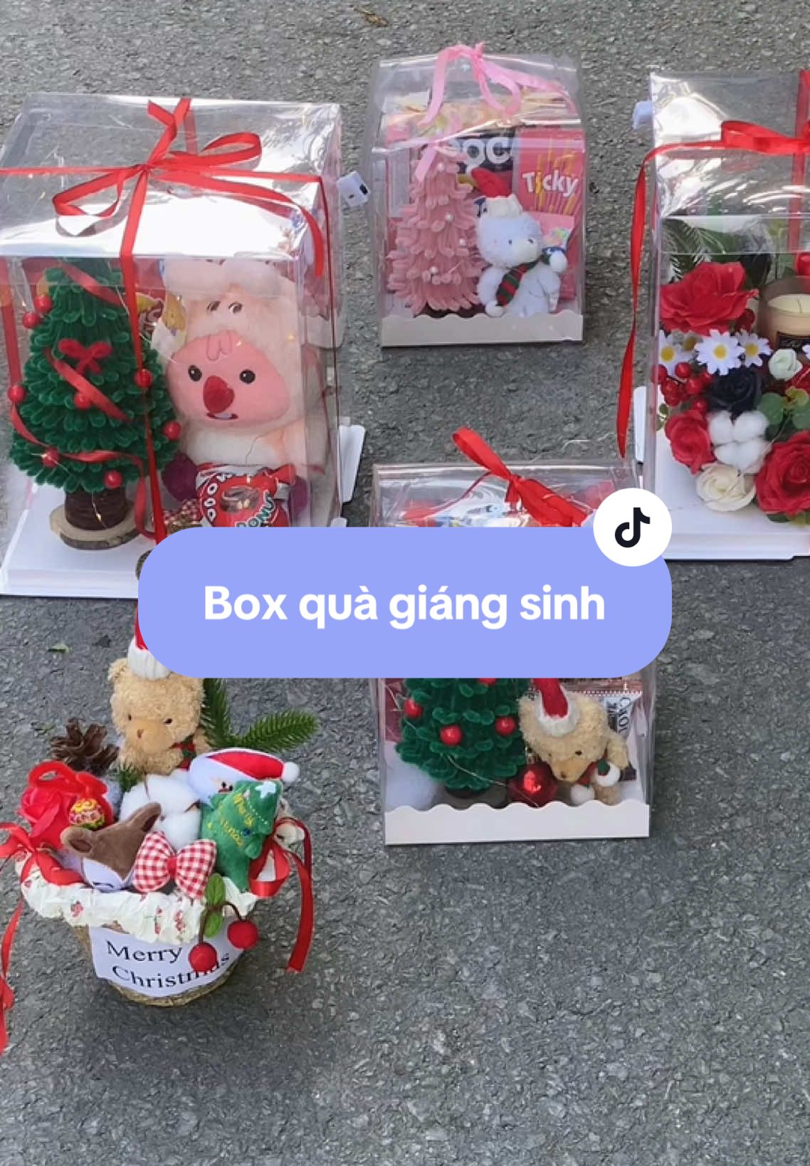 Box quà giáng sinh #quatanggiangsinh #LearnOnTikTok #giánginh2024 #tiemhoabanhkeo #merrychristmas #gaunoel #onggianoel🎅 #nenthom 