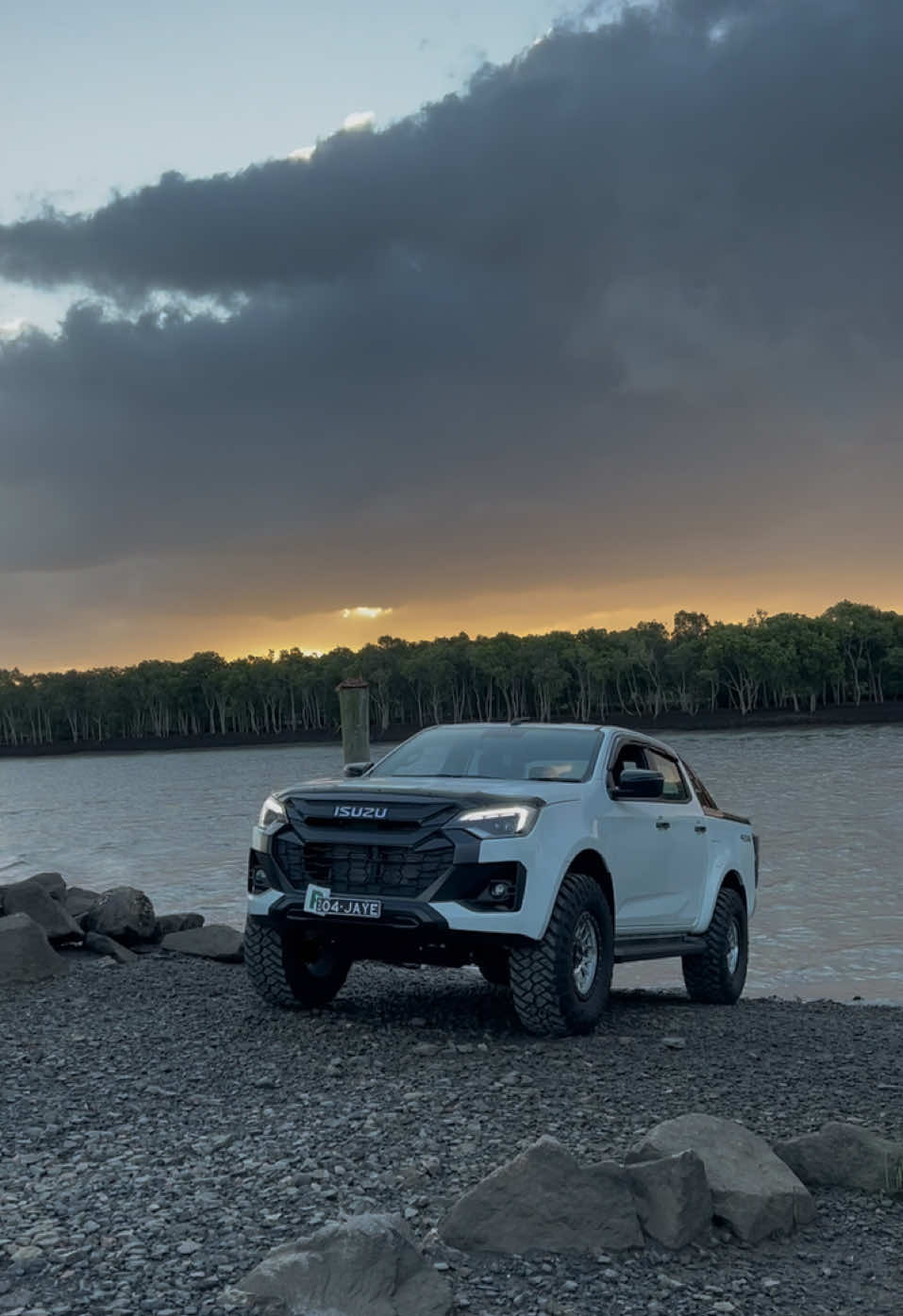 watch it flop 😒#fyp #4by #dmax #isuzu #24dmax #295s #4x4 #sunset #boatramp #clean @4jsofaustralia 