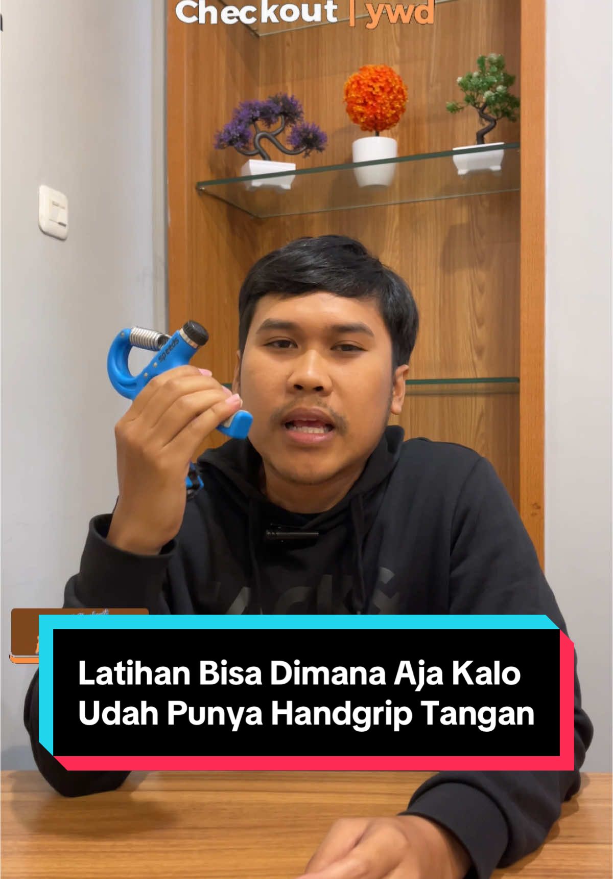 Latihan bisa dimana aja kalo udah punya handgrip tangan #handgrip #alatolahraga #alatolahragatangan #handgripper 