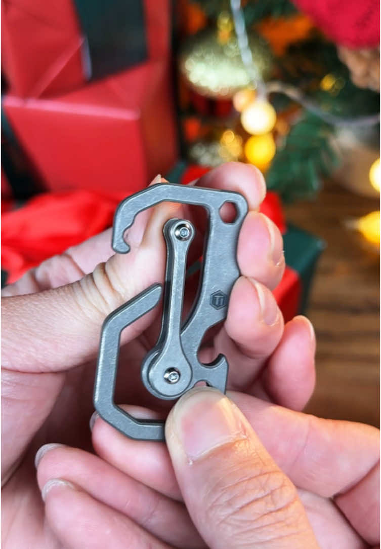 Your Christmas Gift | KeyUnity KU06 Also served as a bottle opener and screw bit holder.#everydaycarry #edcgear #tacticalgear #edctools #gearreview #multitool #giftideas #bottleopener #keychain