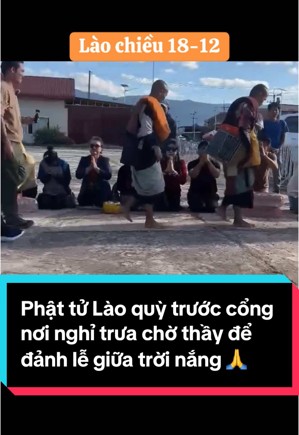 Phật tử Lào quỳ trước cổng nơi nghỉ trưa chờ thầy để đảnh lễ giữa trời nắng 🙏 thầy Minh Tuệ chiều 18-12 #thayminhtue  #thichminhtue #thayminhtuemoinhat #lekhagiap 