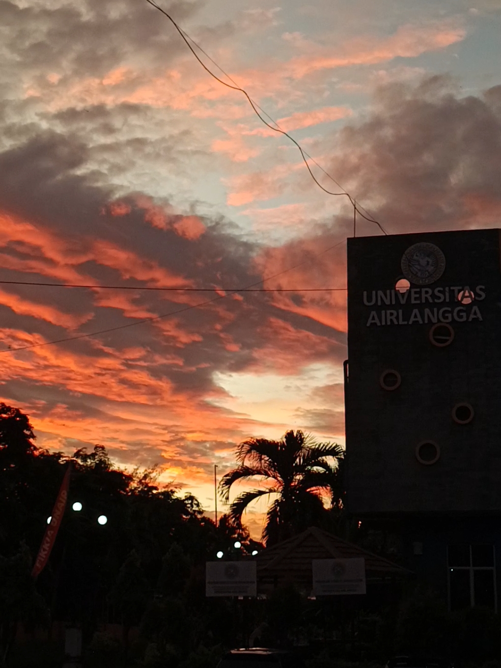 olahraga sore di kampus tercinta #fikkiaunair #sikiaunair #sunset  #universitasairlangga #unair #unairbanyuwangi #fyp #viral #volleyball #abcxyz #xyzbca #banyuwangi 